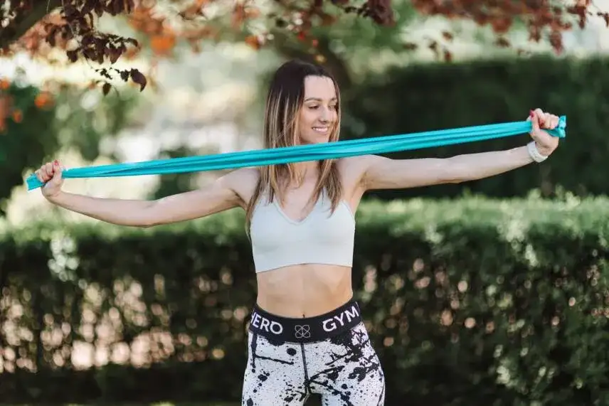 :Ćwiczenia na brzuch z gumami i taśmami - spalanie tłuszczu i wzmocnienie mięśni
