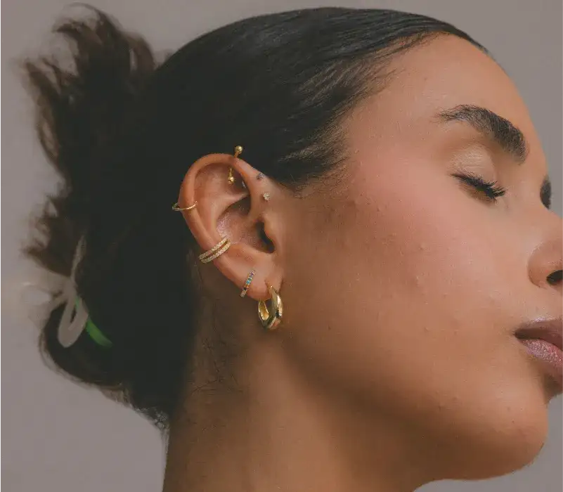 Jak dbać o kolczyk w uchu, aby uniknąć infekcji i bólu