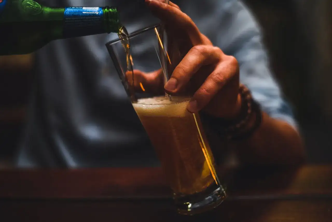 Ile alkoholu ma piwo? Odkryj różnice w zawartości alkoholu