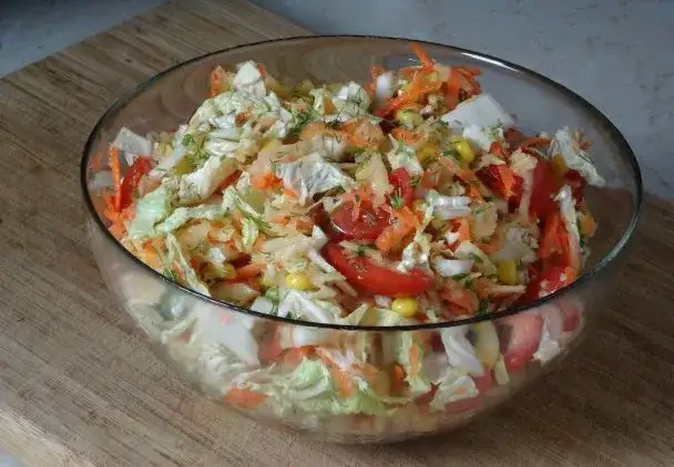 Jakie surówki do żeberek idealnie uzupełnią Twoje danie?