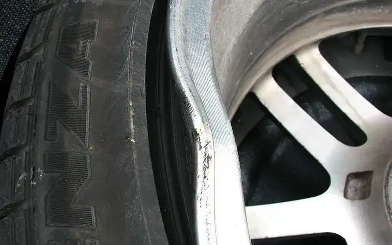 Jak naprawić rant felgi aluminiowej - skuteczne metody i porady