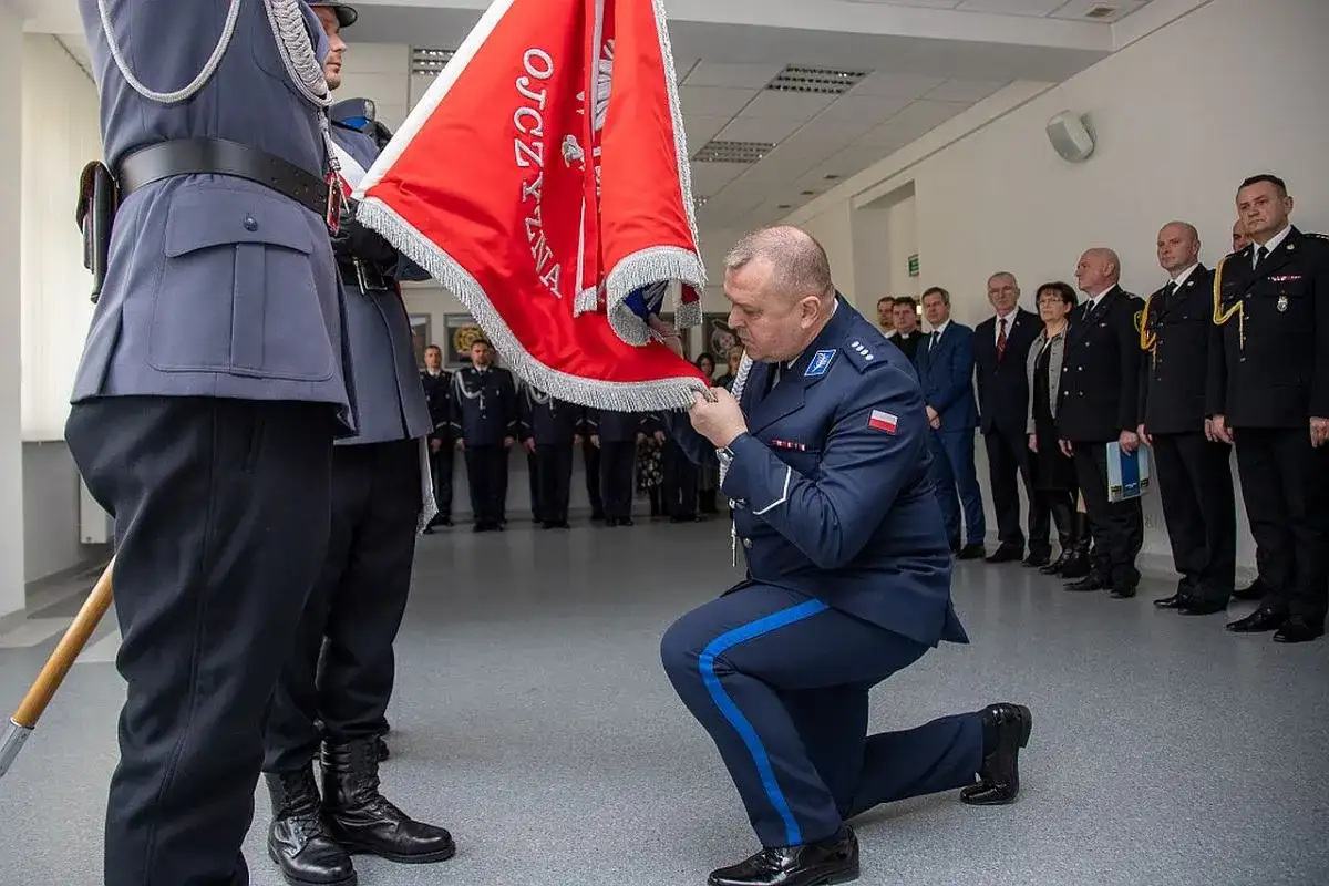 Komendant policji Radom: Kluczowe informacje i kontakt do jednostki