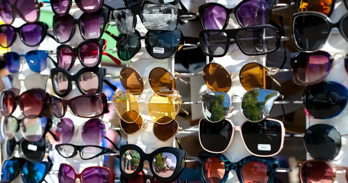Czy można zwrócić okulary przeciwsłoneczne? Sprawdź zasady zwrotu