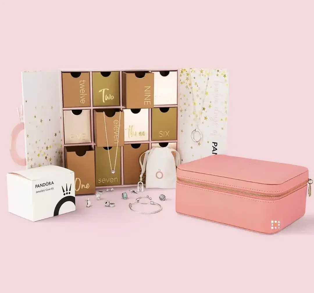 Pandora promocje: Kiedy kupić biżuterię taniej? Kalendarz okazji