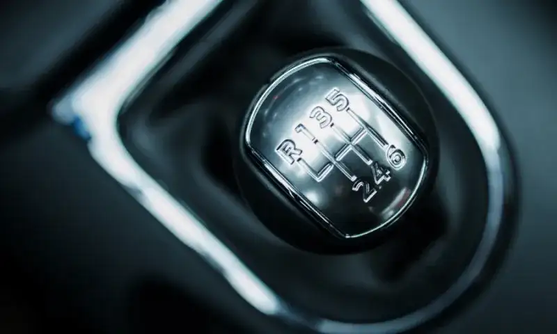 Ile można jechać bez oleju w skrzyni biegów? Konsekwencje braku smarowania