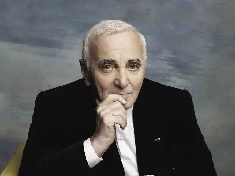 Charles Aznavour: Niezapomniana biografia i wpływ na muzykę