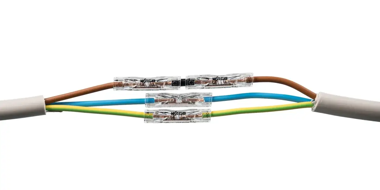 Szybkie i bezpieczne łączenie przewodów elektrycznych, idealne gdy trzeba przedłużyć przewód elektryczny w ścianie.