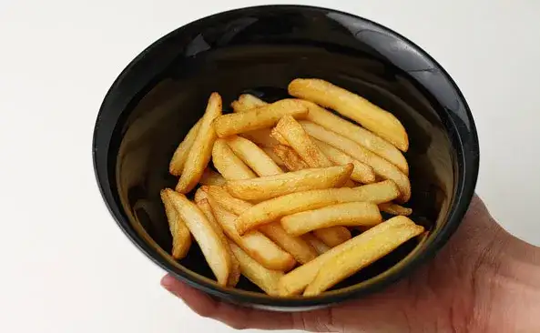 Ile kalorii mają frytki? Sprawdź fakty i zdrowe alternatywy