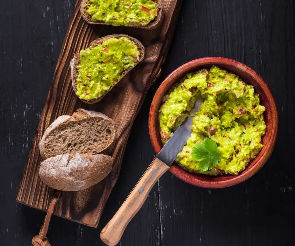 Co to jest guacamole? Odkryj sekrety zdrowego i pysznego dipu