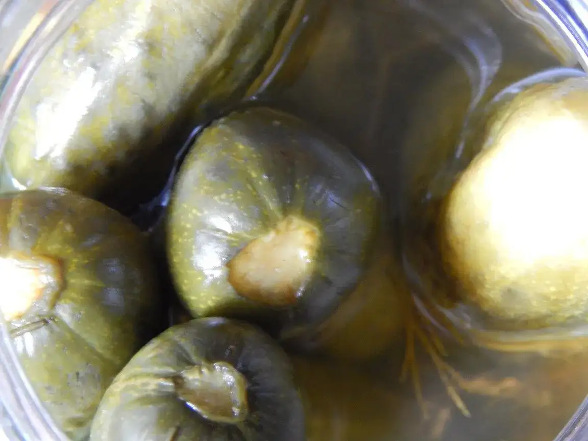 Czy można pić sok z ogórków kiszonych? Sprawdź, jakie są ryzyka i korzyści