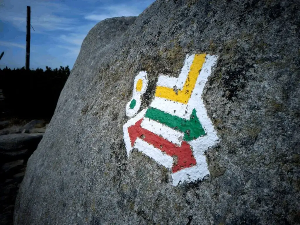 Co oznaczają kolory szlaków w Tatrach i jak je wykorzystać w nawigacji