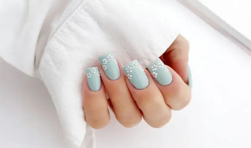 Tipsy niszczą paznokcie? Obalamy mity! Bezpieczna stylizacja