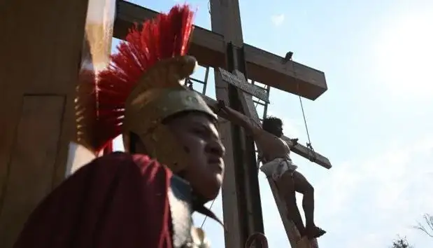 Śmierć Jezusa kiedy? Odkryj znaczenie i datę tego wydarzenia