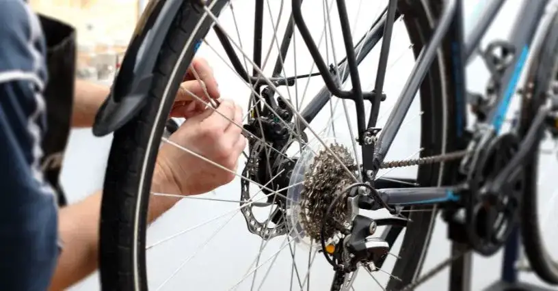 Jak wycentrować koło roweru i uniknąć problemów z jazdą