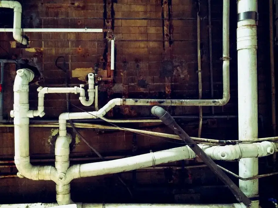 Wymiana pionu w bloku ile trwa? Sprawdź, co wpływa na czas!