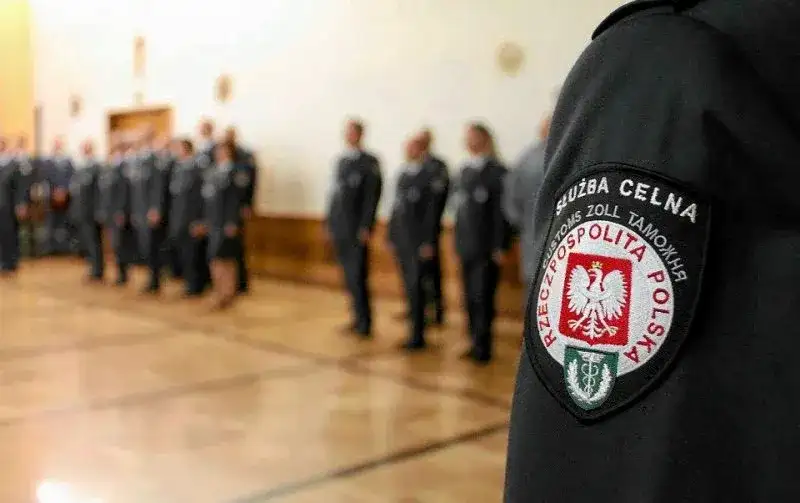 Jak się dostać do służby celnej? Wymagania i proces rekrutacji