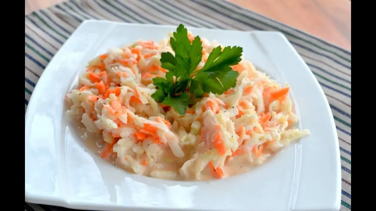 Jak zrobić surówkę z kalarepy, która zaskoczy Twoich gości?