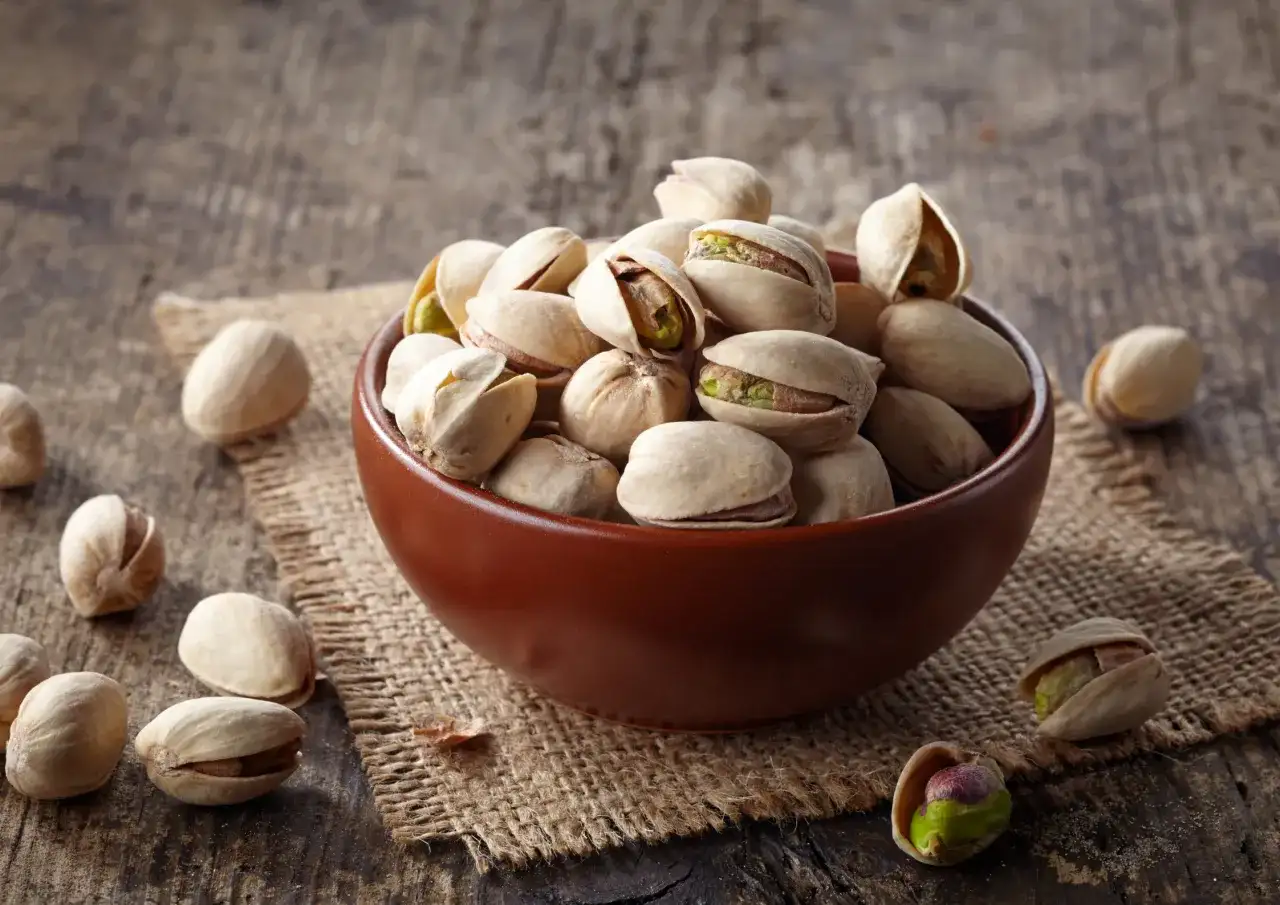 Odkryj świat pistacji: Gdzie rosną i jak rozpoznać najlepsze?