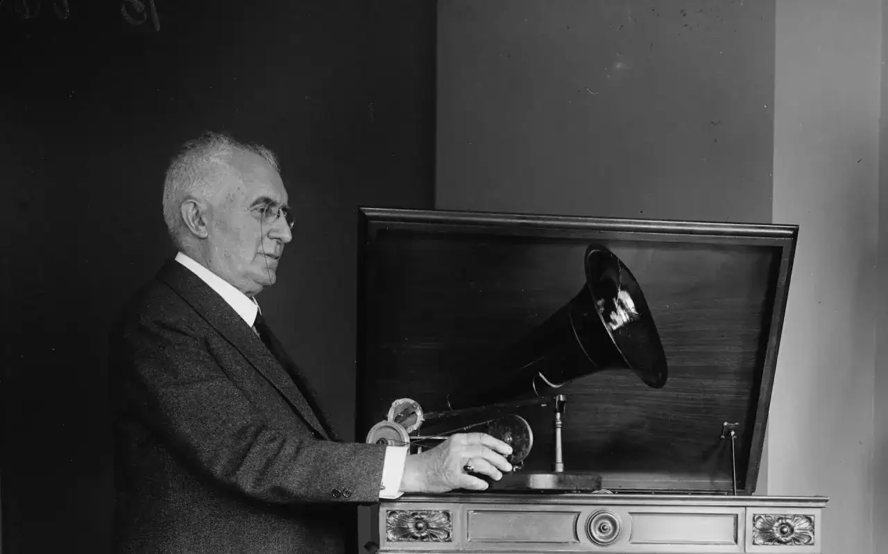 Przewodnik po elektronicznych latach 80.: Kto stworzył te ikony?