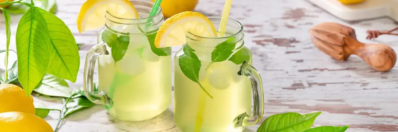 Napoje niegazowane – zdrowe orzeźwienie bez cukru i bąbelków