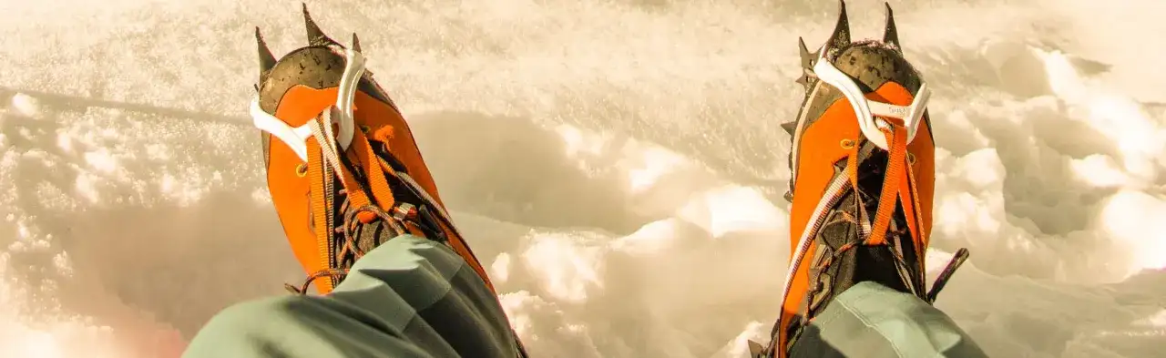 Jakie raczki w góry wybrać, aby uniknąć niebezpieczeństw zimowych?