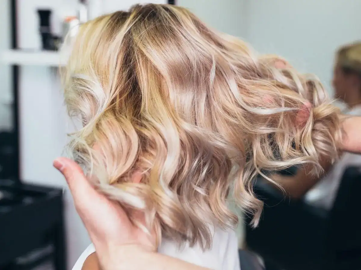 Czy farba do włosów się zmywa? Poznaj sekrety trwałego koloru