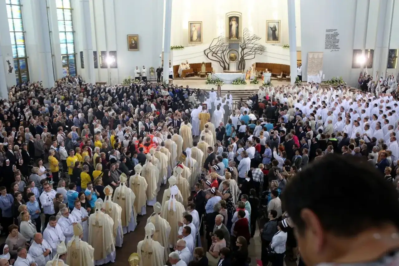 Czy 2 maja trzeba iść do kościoła? Oto prawda o obowiązkach religijnych