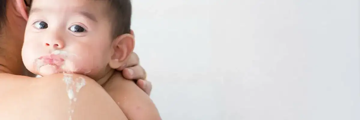 Jak zapobiec ulewaniu przez nos u niemowląt: skuteczne porady i techniki