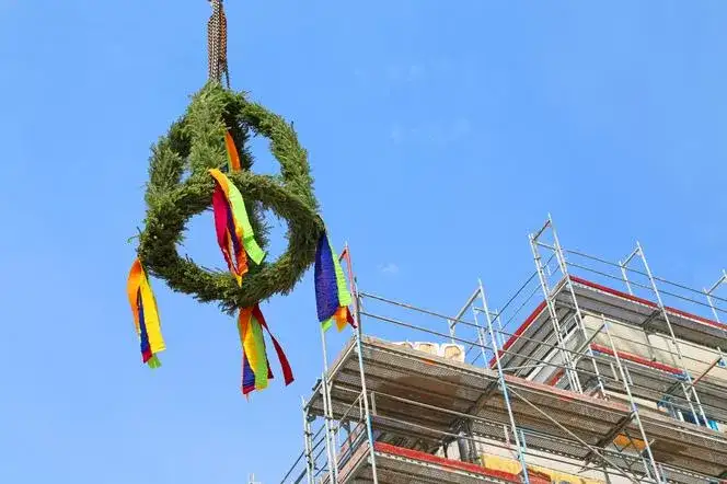 Jak zrobić wiechę na dach - krok po kroku do tradycyjnej dekoracji