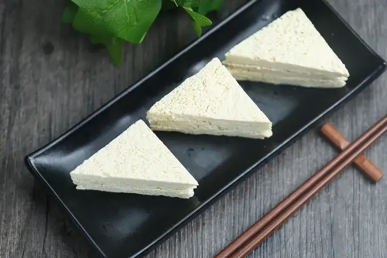 Czy mrozić tofu? Tak! Odkryj sekret mięsistej tekstury