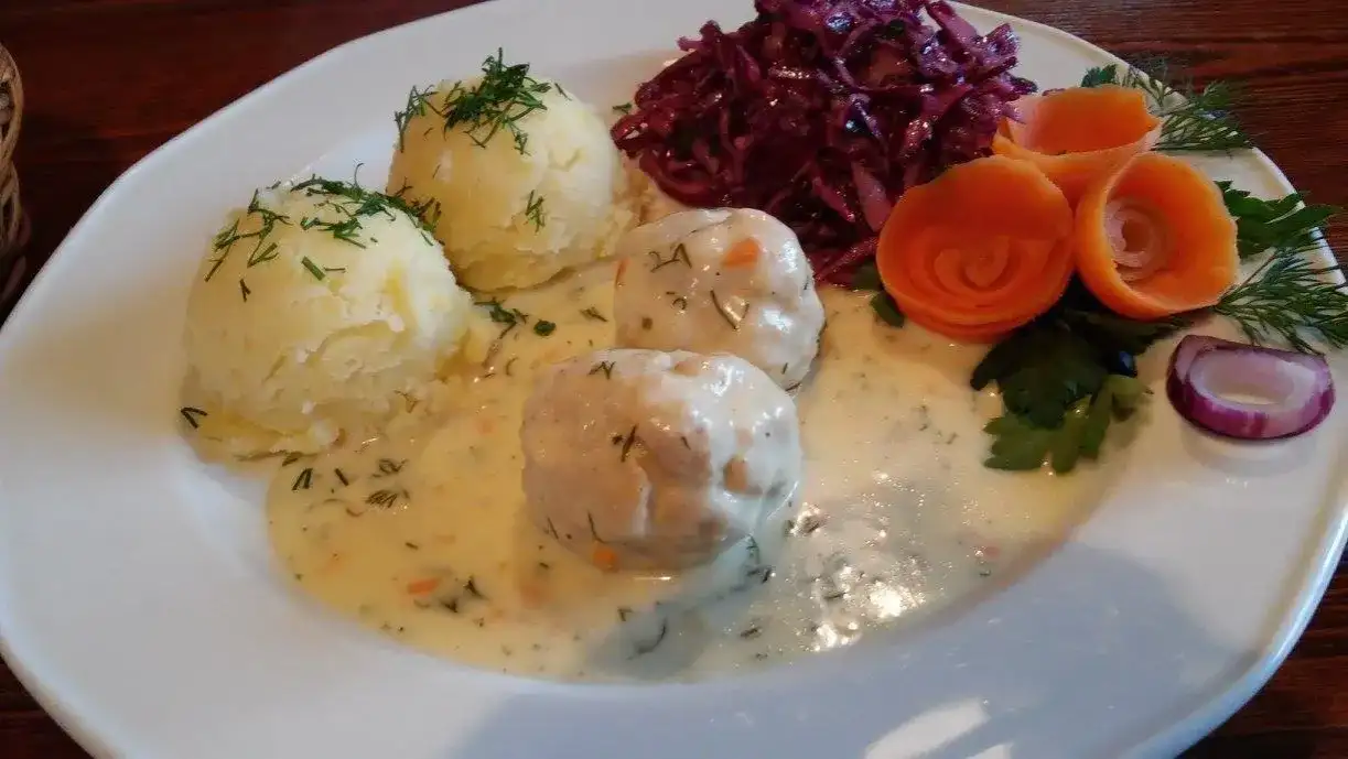 Ostróda gdzie zjeść – najlepsze miejsca na pyszne jedzenie w mieście