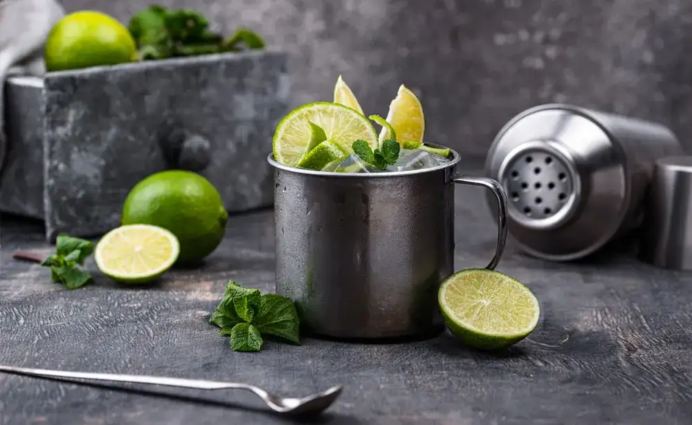 Najlepsze drinki z Red Label, które zaskoczą Twoje podniebienie