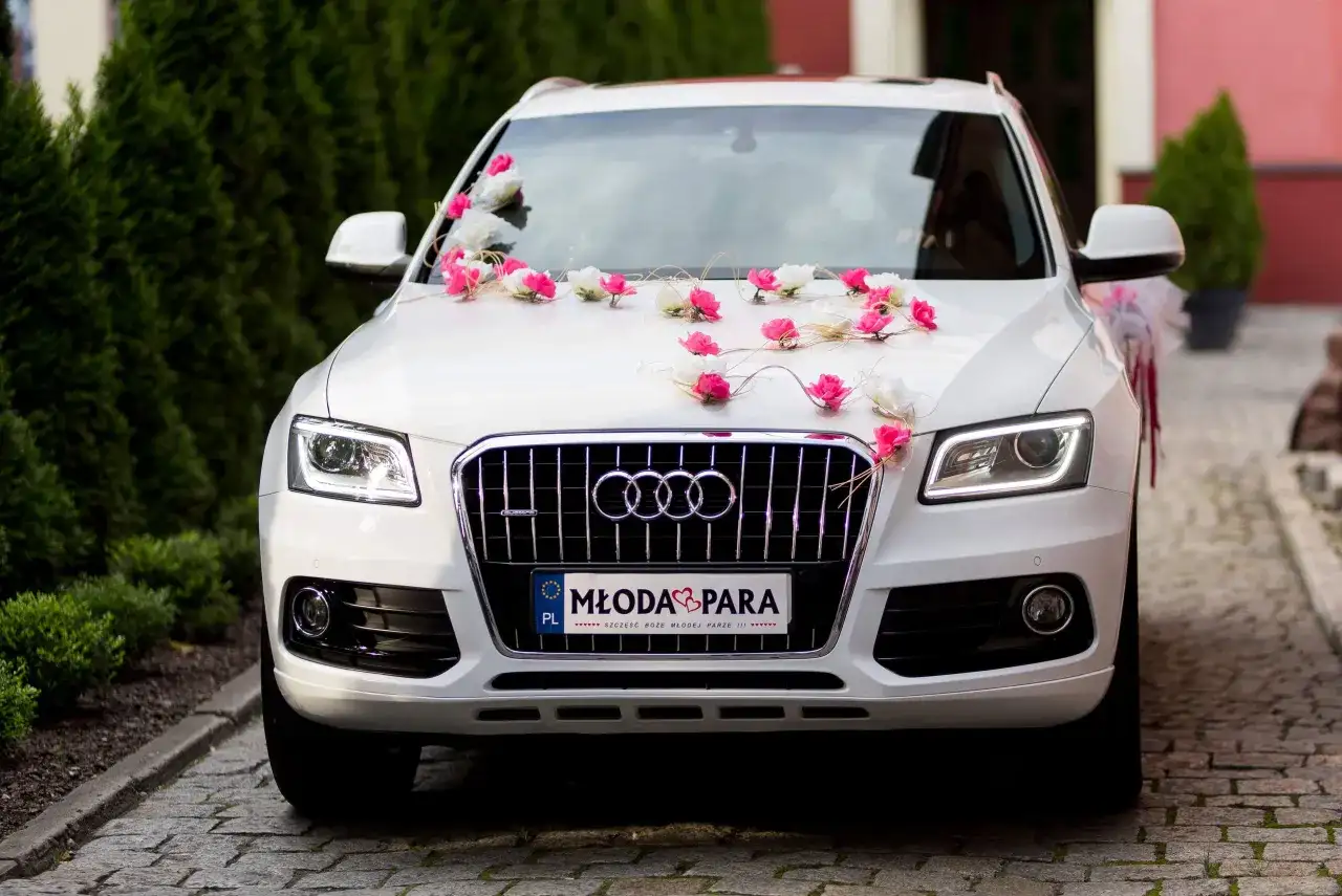 Ile kosztuje wynajem samochodu do ślubu? Ceny, które zaskoczą!