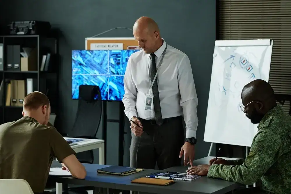 Kwalifikowany pracownik ochrony: kurs, egzamin i praca krok po kroku