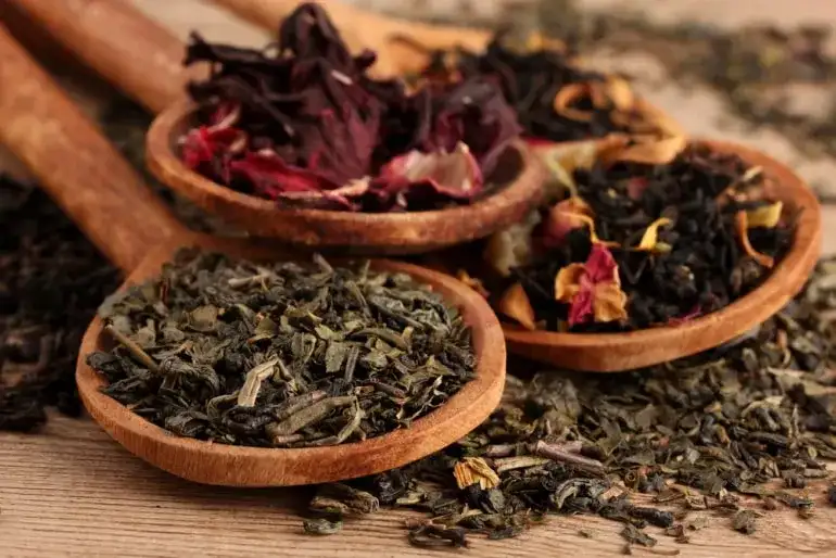 Jakie herbaty są moczopędne? 7 skutecznych naparów dla zdrowia