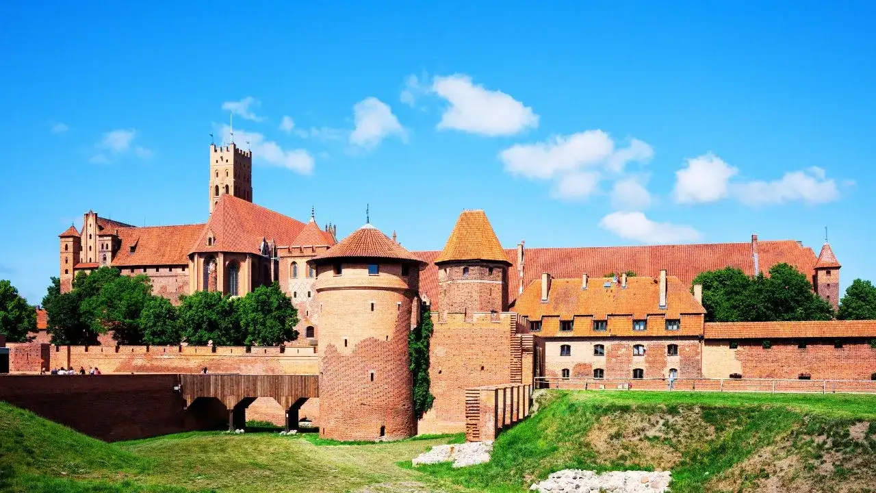 Ile lat ma zamek w Malborku? Zaskakująca historia jego istnienia