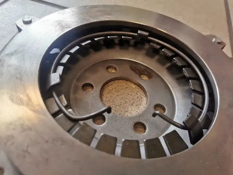 Ile kosztuje wymiana sprzęgła w Skodzie Felicii - 4 czynniki cenowe i koszty