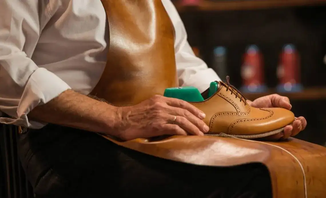 Ciasne buty? Rozciągnij je bezpiecznie! Poradnik od eksperta