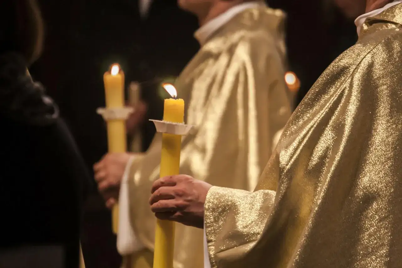 Ile pieniędzy na bierzmowanie? Oto kwoty, które warto znać