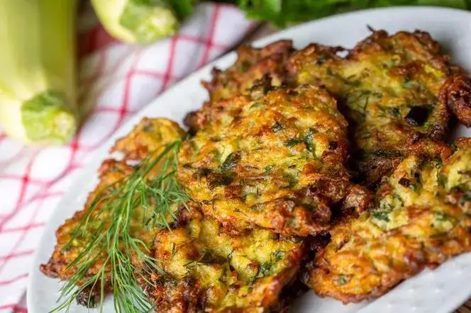 Szybkie i zdrowe kotleciki drobiowe z cukinią – idealny przepis