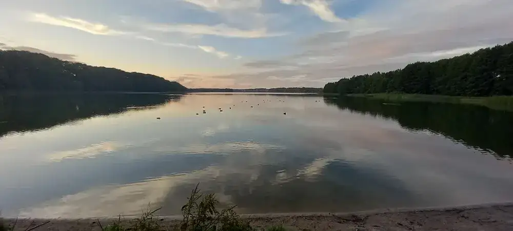 Jezioro Tuchomskie - odkryj piękno i tajemnice tego miejsca