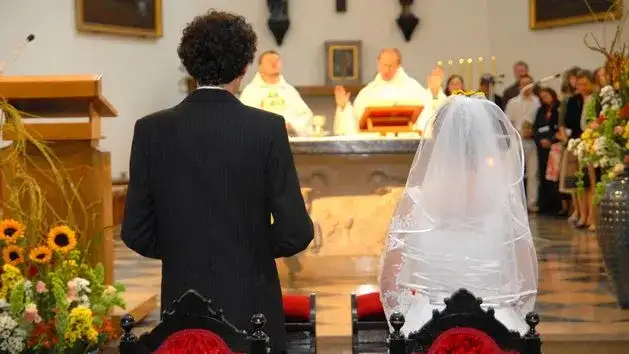 Czy iść na wesele w skłóconej rodzinie? Emocje i trudne decyzje