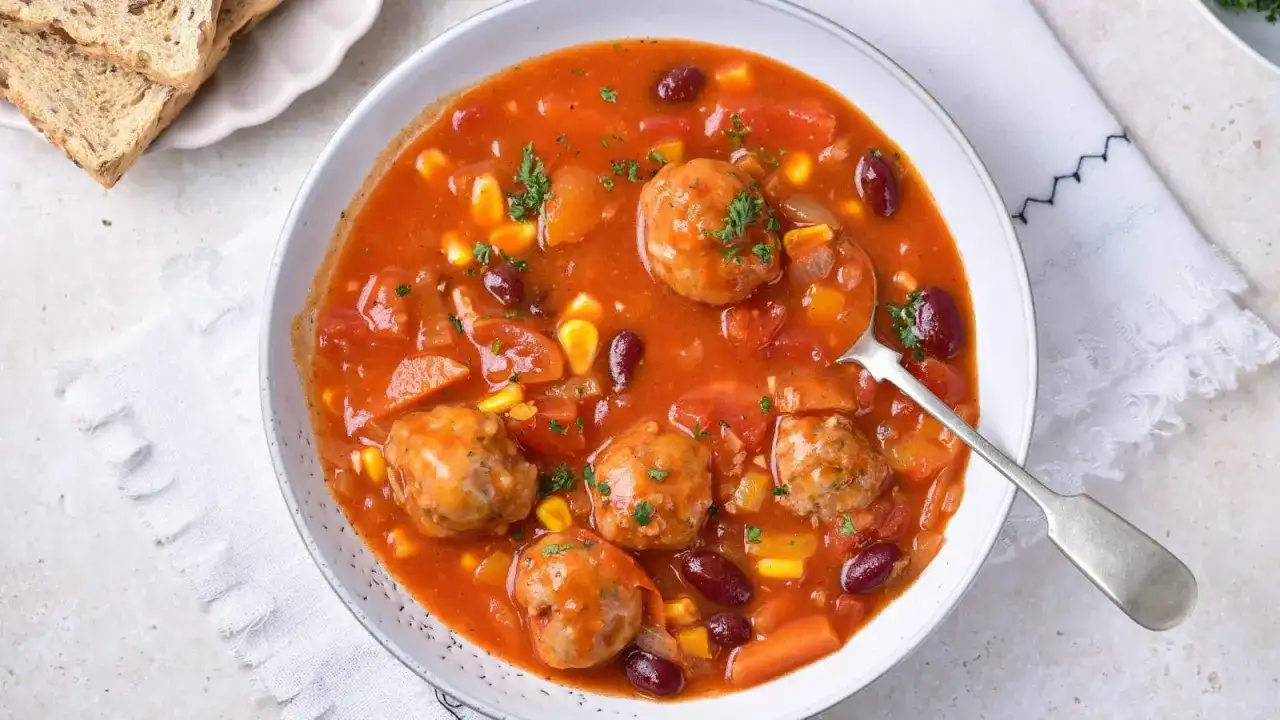 Jaką zupę zrobić na obiad? Proste i smaczne przepisy na każdą porę