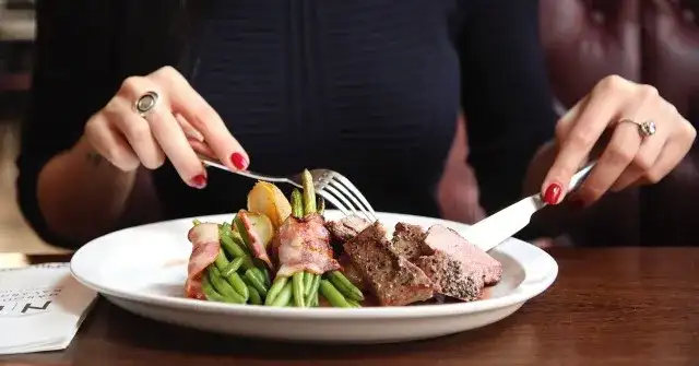 Gdzie zjeść w Poznaniu? Przewodnik po najlepszych restauracjach i smakach