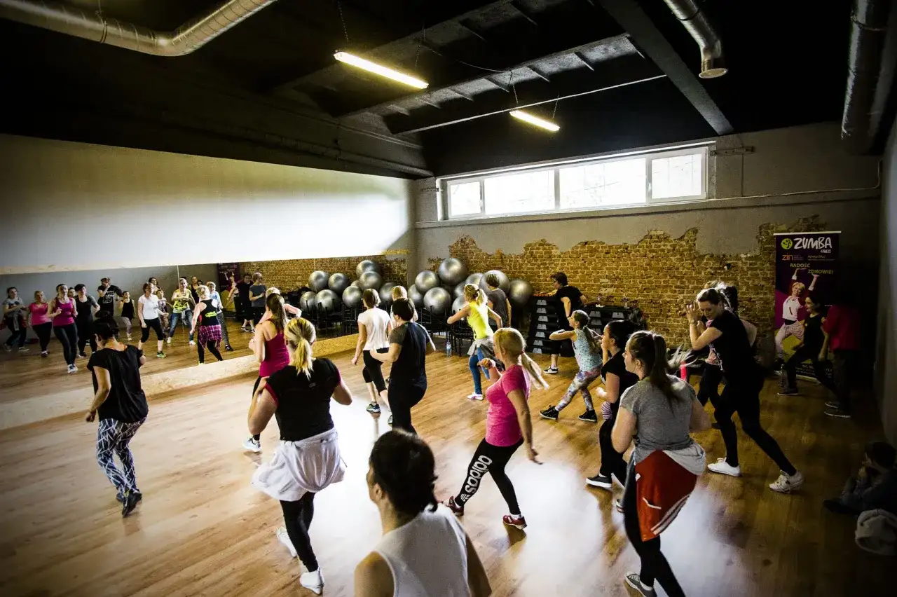 Powerfit Zawiercie: Czy to Twój idealny klub? Siłownia, Fitness, Squash