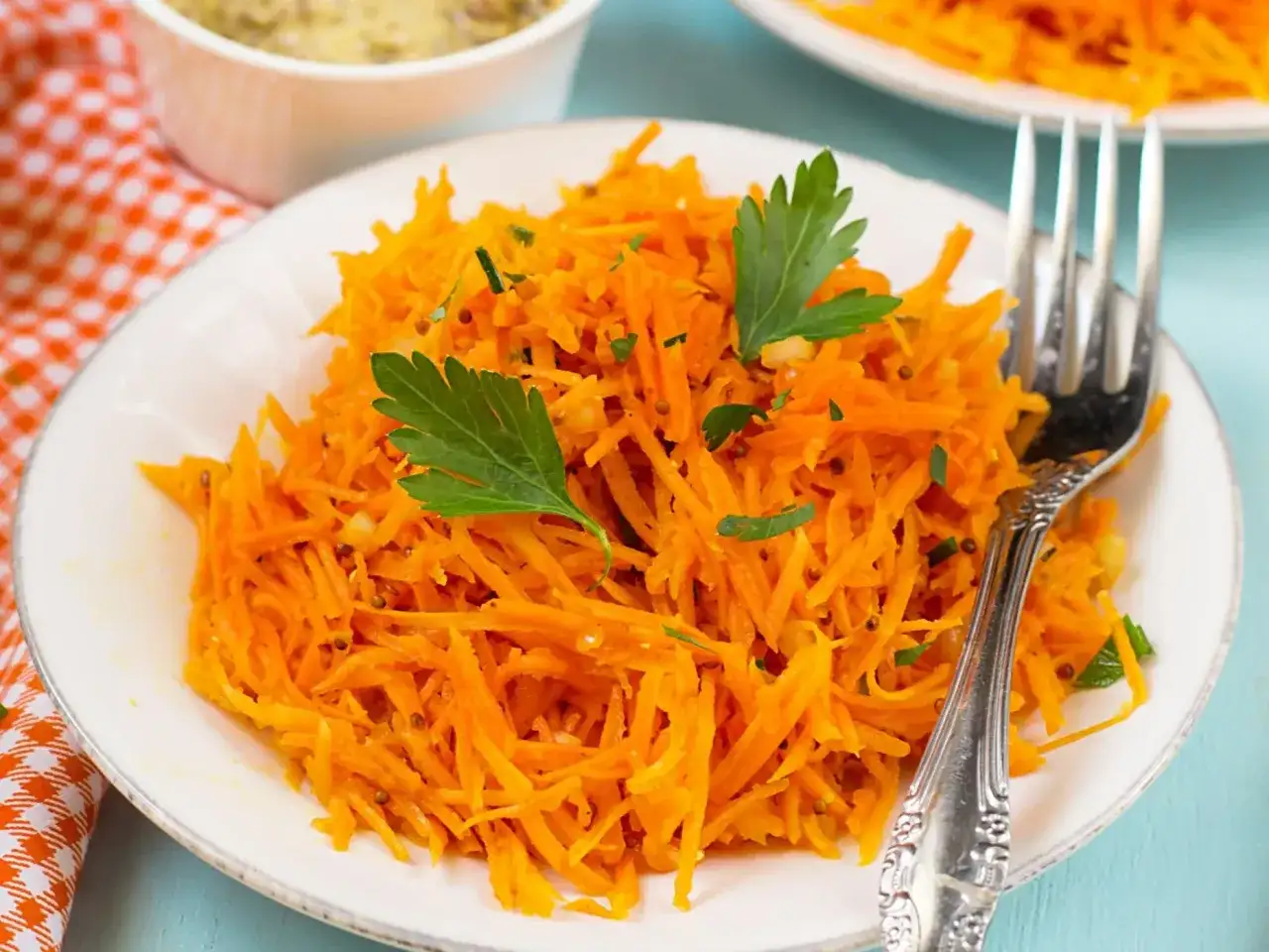 Jak zrobić sałatkę z marchewki - szybki i zdrowy przepis na surówkę