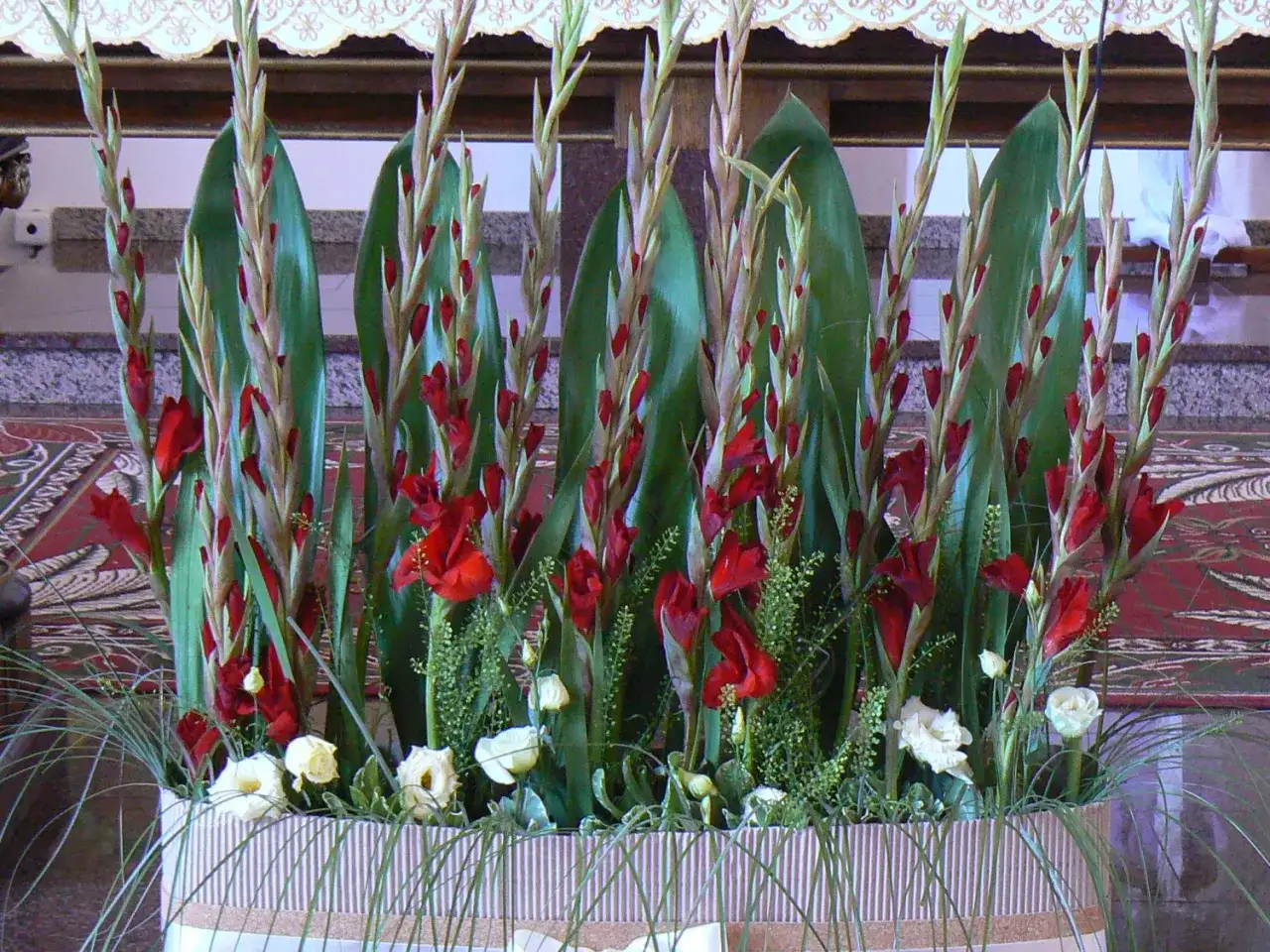 Jakie kwiaty na ołtarz? Najlepsze wybory na wyjątkowe ceremonie