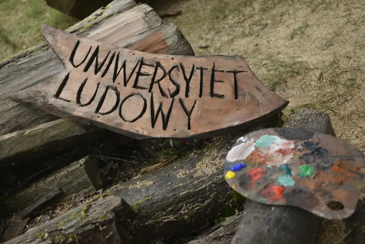 Uniwersytet ludowy rzemiosła artystycznego - poznaj unikalne kursy i tradycje