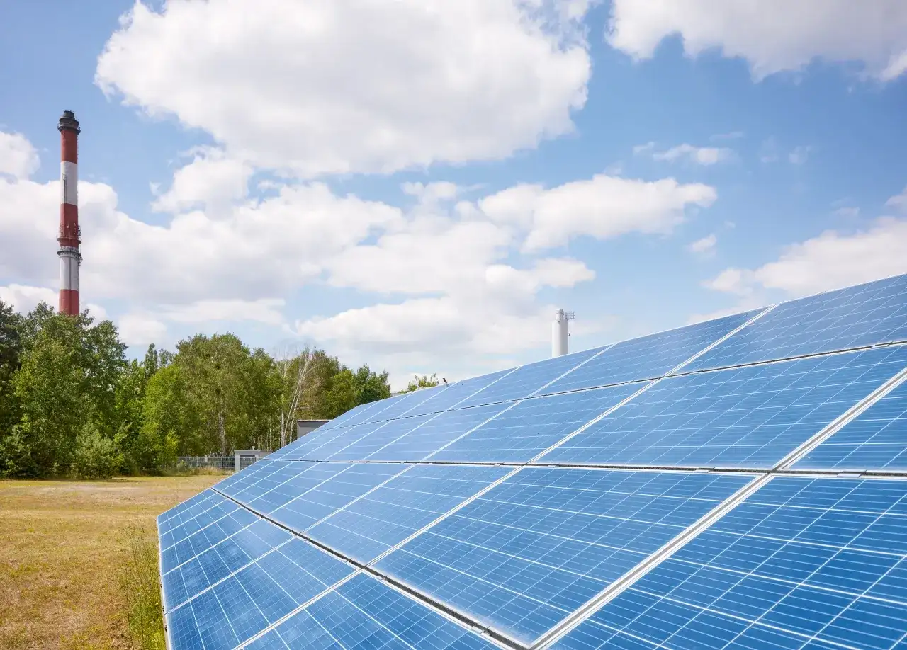 Drogi prąd w gospodarstwie? Fotowoltaika pomaga ustabilizować koszty pracy rolnika