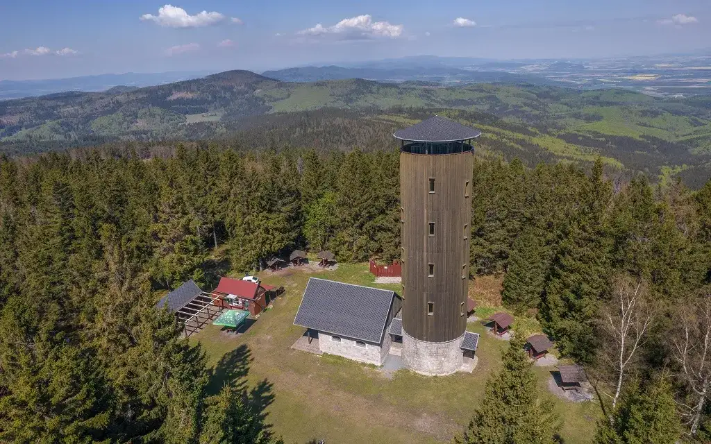 Borówkowa Góra: Szlaki, wieża, parking. Odkryj najlepszą trasę!